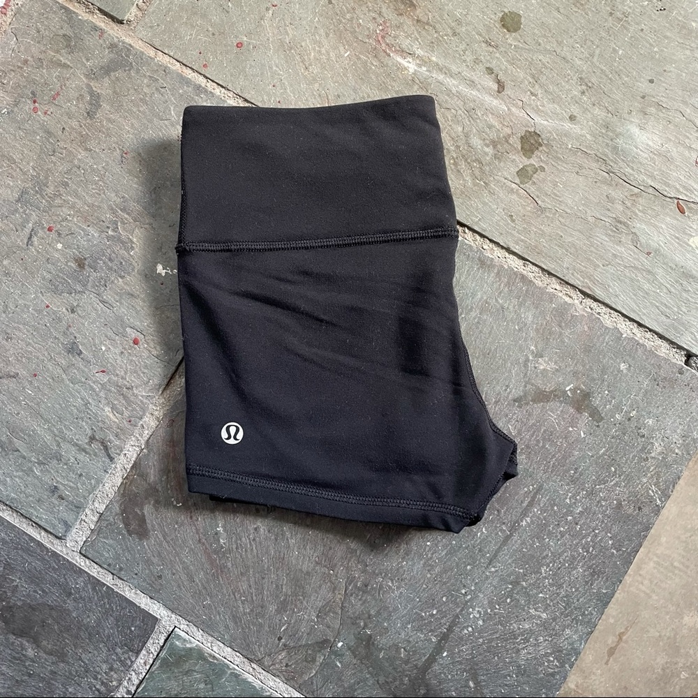 Lululemon shorts black